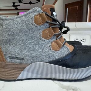 Sorel Out n About boots